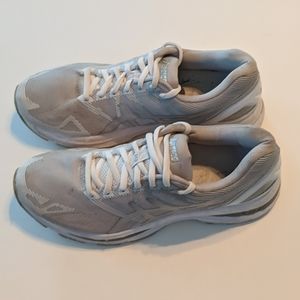 ****HOST PICK****ASICS *  FLYTEFOAM ❤️